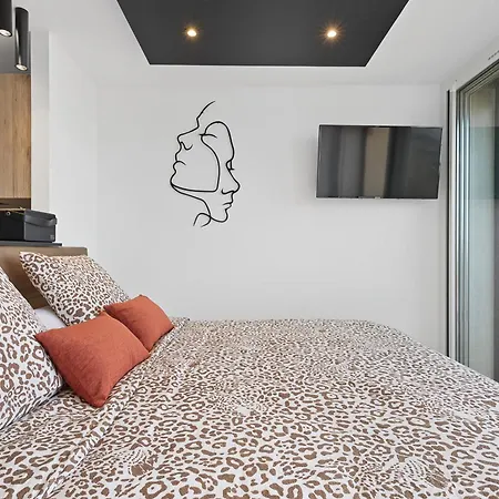 Tiffanys Heliopolis Renovated With Terrace - Naturist Village Lägenhet