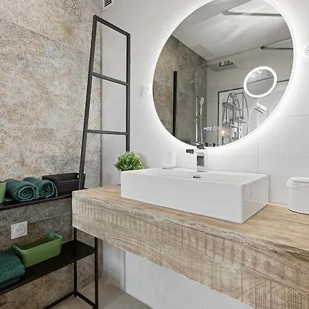 Tiffanys Heliopolis Rénové Avec Terrasse Au Village Naturiste