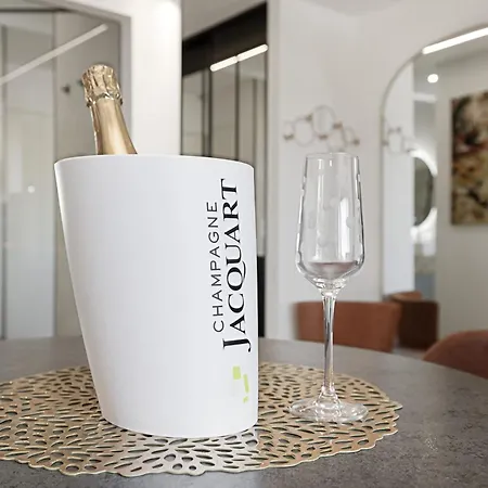 Tiffanys Heliopolis Design & Premium Apartment With Terrace *
