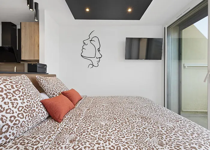 Tiffanys Heliopolis Renovated With Terrace - Naturist Village Διαμέρισμα