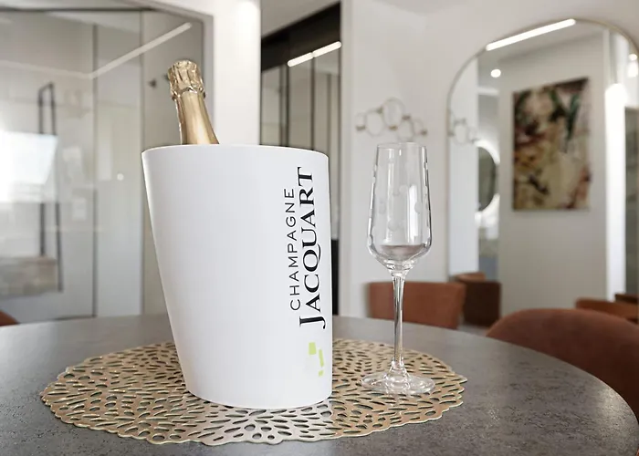 Tiffanys Heliopolis Renovated With Terrace - Naturist Village *