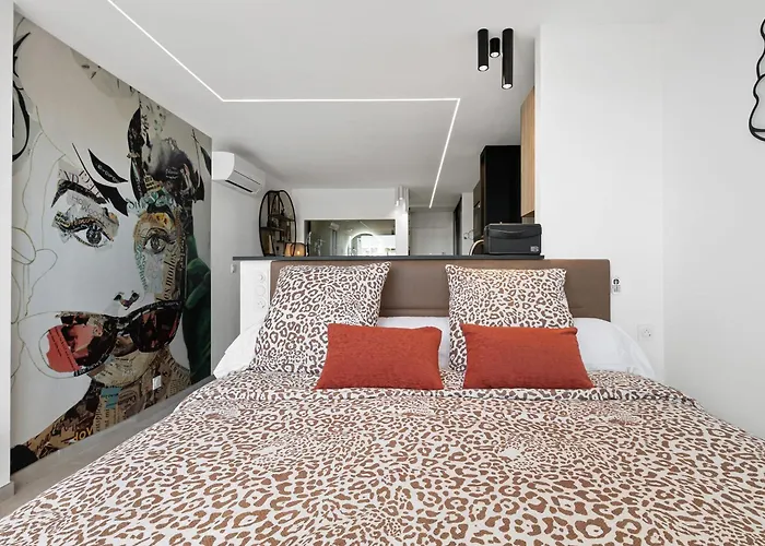 Tiffanys Heliopolis Renovated With Terrace - Naturist Village *